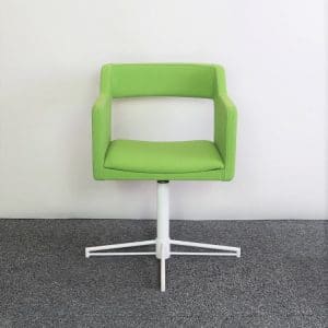 Grön och vit stol Kennedy från Johanson Design