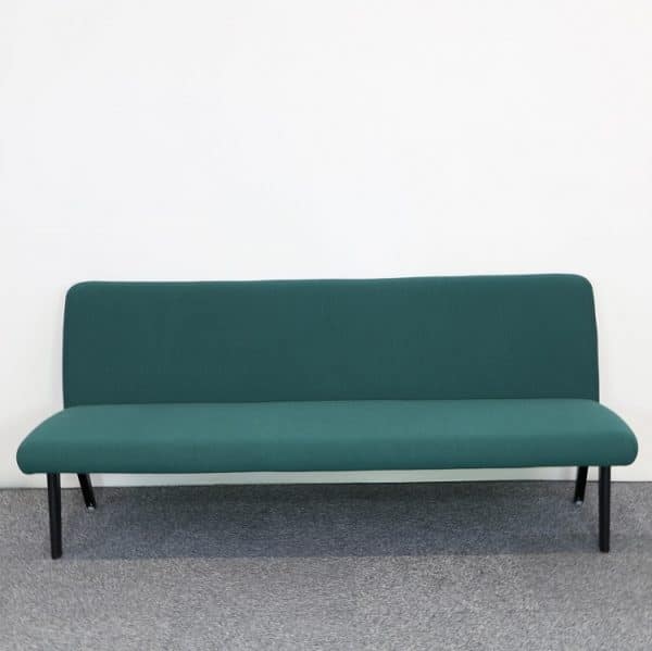 Grön soffa från Massproductions