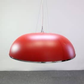 röd taklampa från ateljé Lyktan