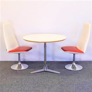 Vit/Röd stol Viggen Johanson Design