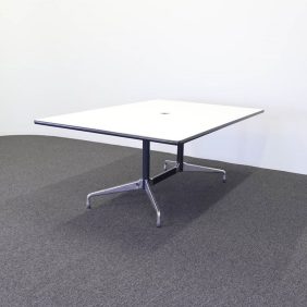 Konferensbord/Mötesbord Eames Segmented Table från Vitra