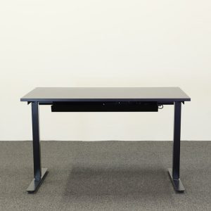 Elektriskt höj- och sänkbart skrivbord från Form2