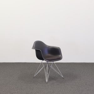Konferensstol Eames Fiberglass armchair DAR | VITRA
