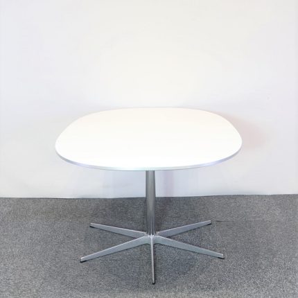 Mötesbord Superellipse från Fritz Hansen