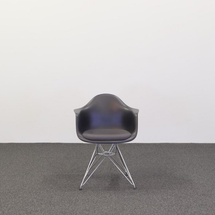 Konferensstol Eames Fiberglass armchair DAR