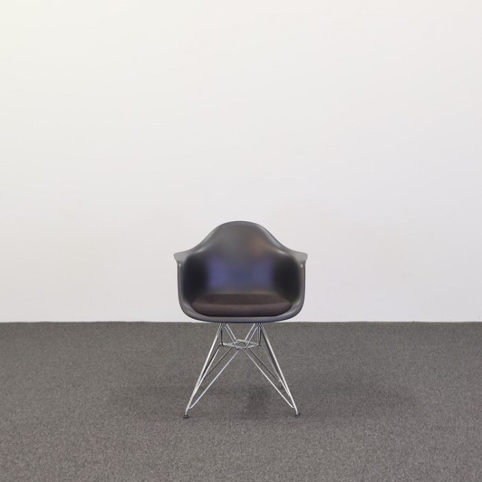 Konferensstol Eames Fiberglass armchair DAR