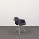 Konferensstol Eames Fiberglass armchair DAR