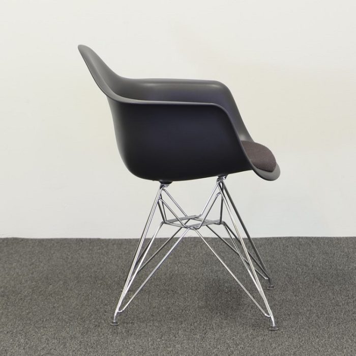 Karmstol Eames DAR VITRA