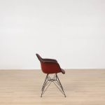 Konferensstol Eames Fiberglass Armchair DAR