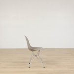 Stol Eames Fiberglass Side Chair DSR | VITRA