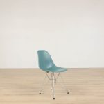 Stol Eames Fiberglass Side Chair DSR | VITRA