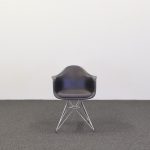 Stol Eames Fiberglass Armchair DAR