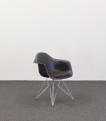 Stol Eames Plastic Armchair DAR