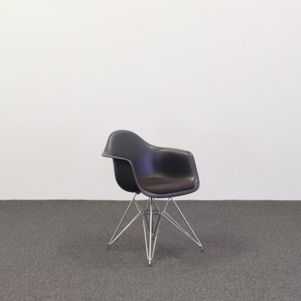 Stol Eames Plastic Armchair DAR