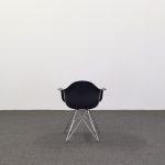 Stol Eames Fiberglass Armchair DAR