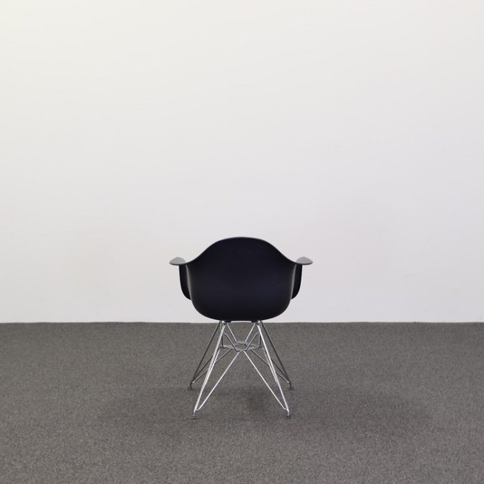 Stol Eames Fiberglass Armchair DAR