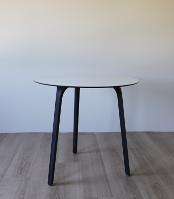 Runt utomhusbord Table first