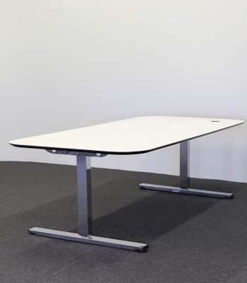 Höj- och sänkbart mötesbord