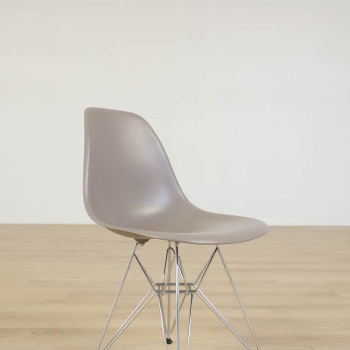 Stol Eames Fiberglass Side Chair DSR