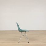 Stol Eames Fiberglass Side Chair DSR