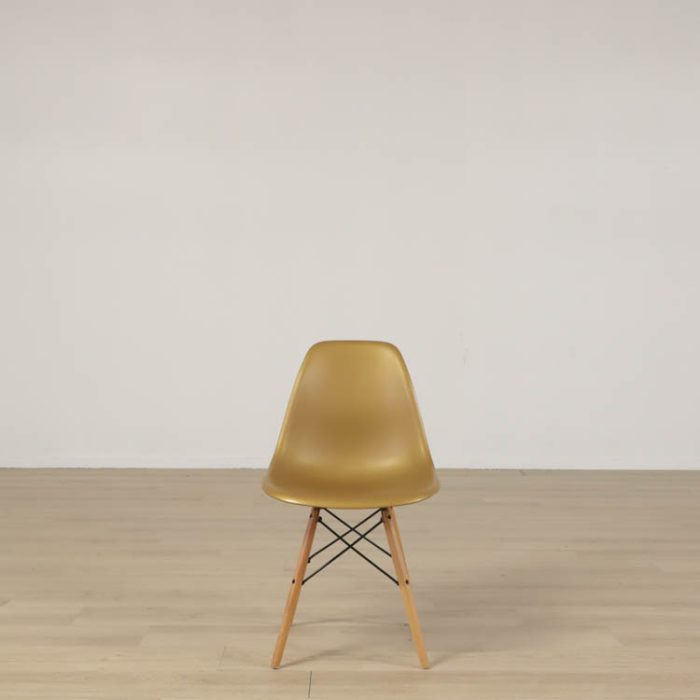 Caféstol Eames Plastic Chair