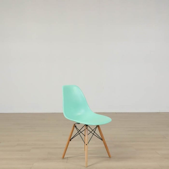 Caféstol Eames Plastic Chair