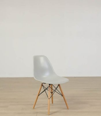 Caféstol Eames Plastic Chair