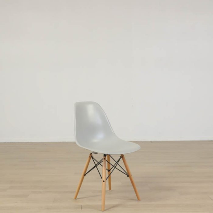 Caféstol Eames Plastic Chair