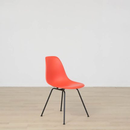 Stol Eames Plastic Chair