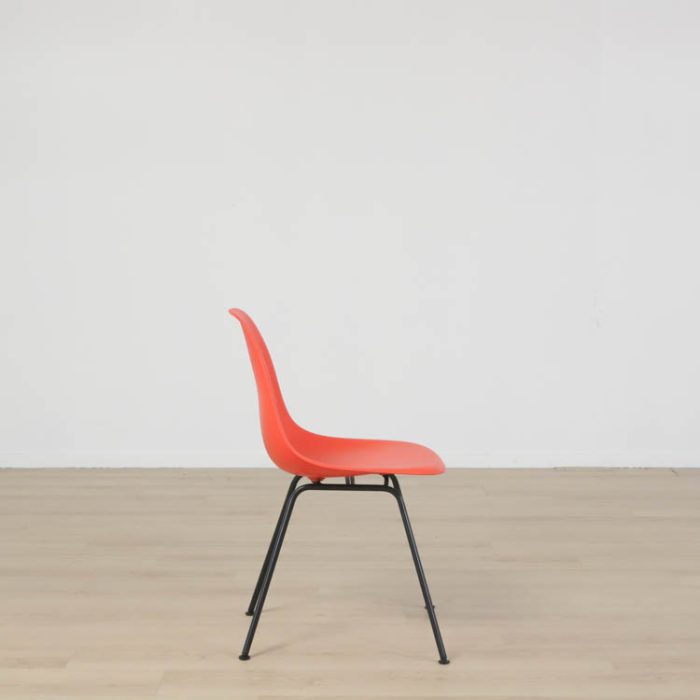 Stol Eames Plastic Chair