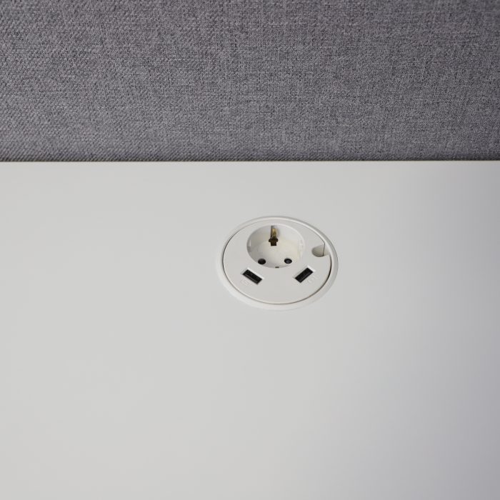 Höj- och sänkbart skrivbord med tillbehör