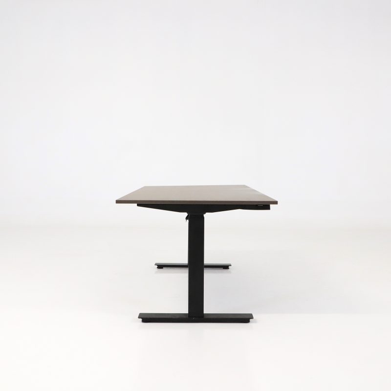 Höj- och sänkbart skrivbord