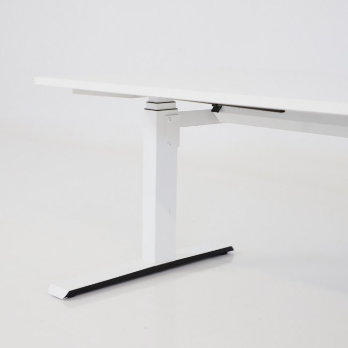 Elektriskt höj- och sänkbart skrivbord