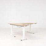 Höj- och sänkbart hörnskrivbord Ergo